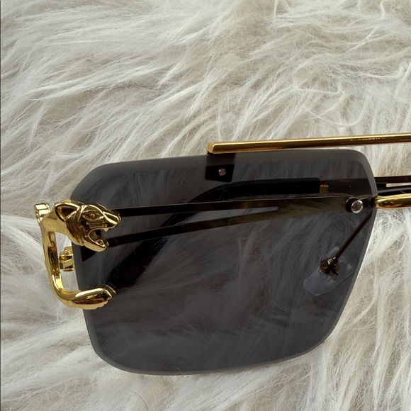 Elegant Black Sunglasses with Gold Panther Detail main image 5